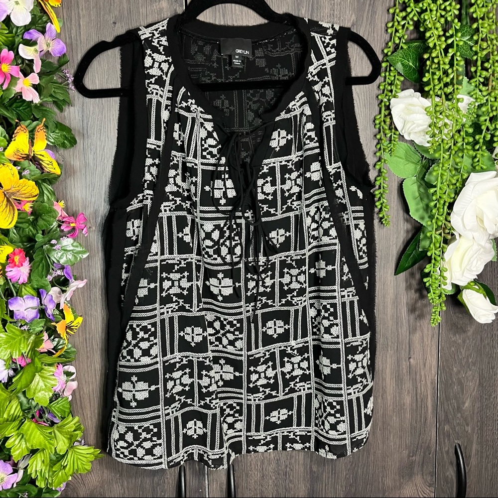 ||💙2/$40💙Greylin Sleeveless Boho Detailed Blouse Size Medium